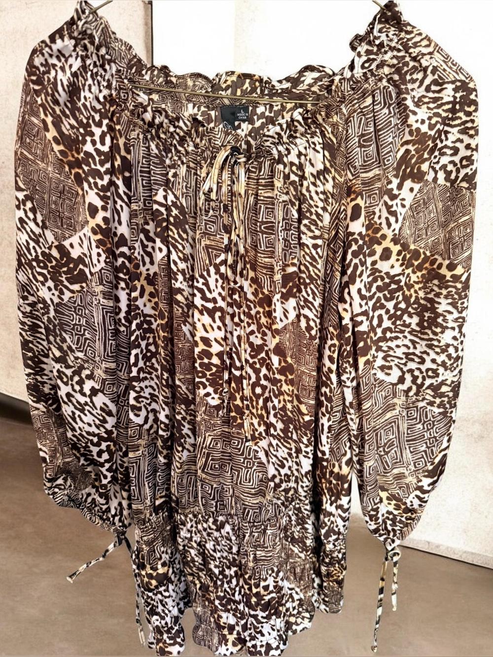 Essentials by Milano lightweight Blouse Sz. L